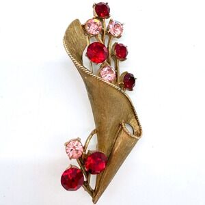 Vintage Coro Red Pink Rhinestone Floral Brooch Gold Tone Retro 1950s